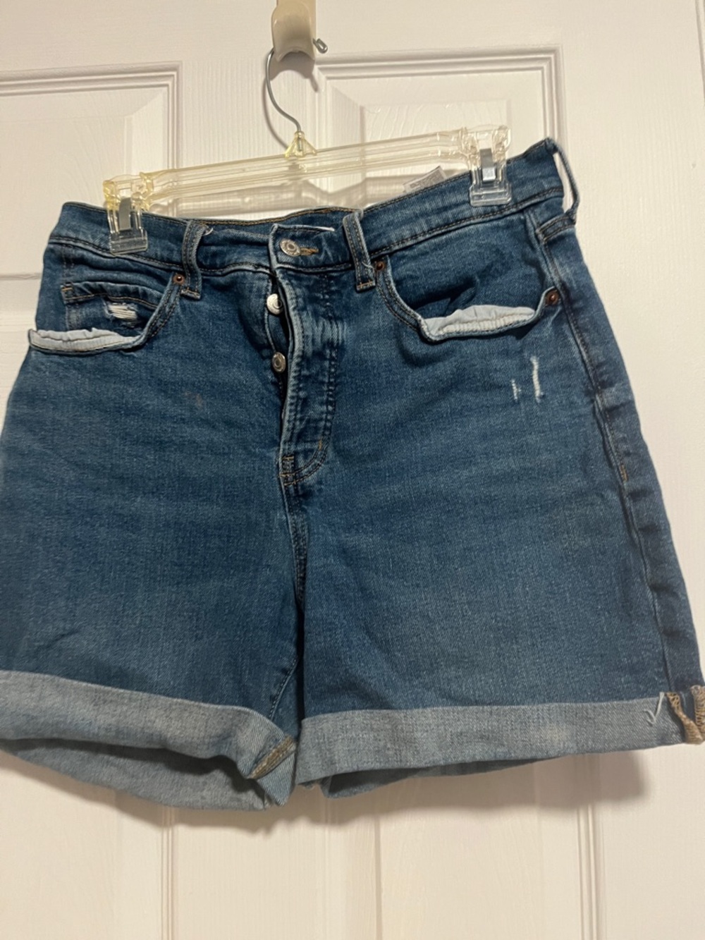 Old Navy Sky Hi, Extra High Rise,  Rolled Hem Denim Shorts 
Women’s size 10